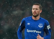 开云体育中国官网-东决关键战焦点战，凯尔特人冲垮老鹰，铁血防守与团队篮球的胜利