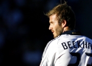 开云体育官网-苏亚雷斯上帝之手与美国政治红牌，足球场与地缘博弈的双重终结术