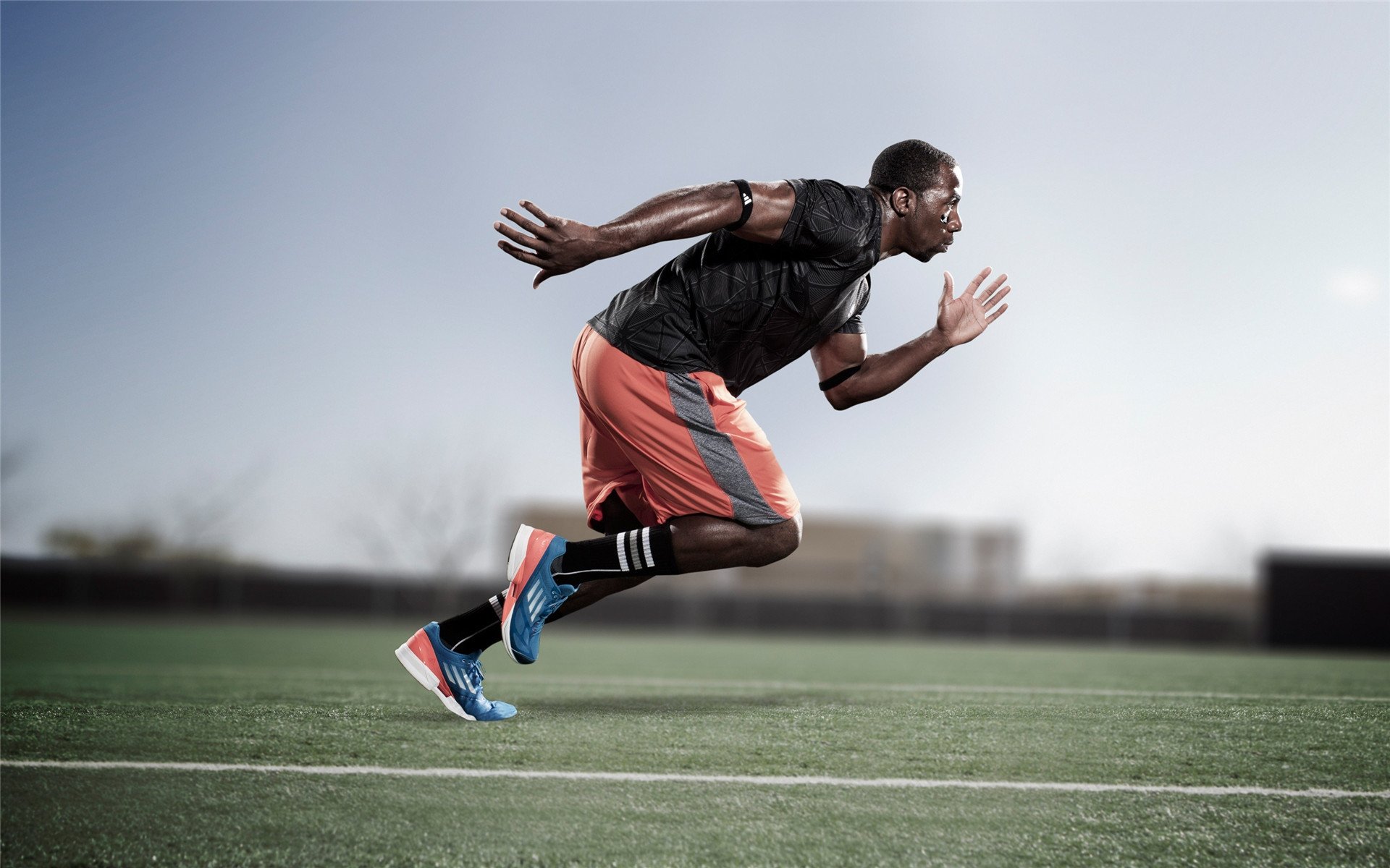 F1新赛季揭幕战之夜，贝林厄姆的完美演出，当赛车轰鸣遇上绿茵传奇