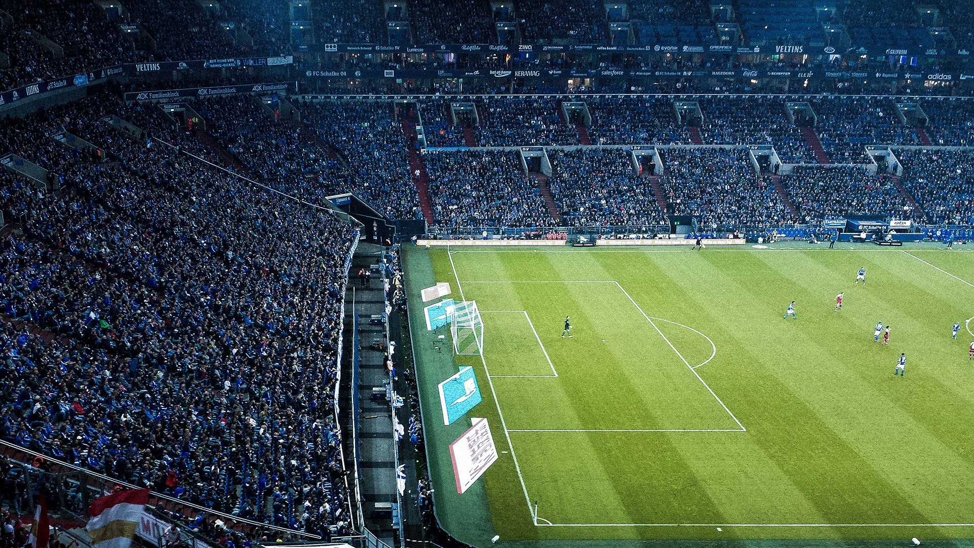 赛道与球场,双城记里的速度与激情