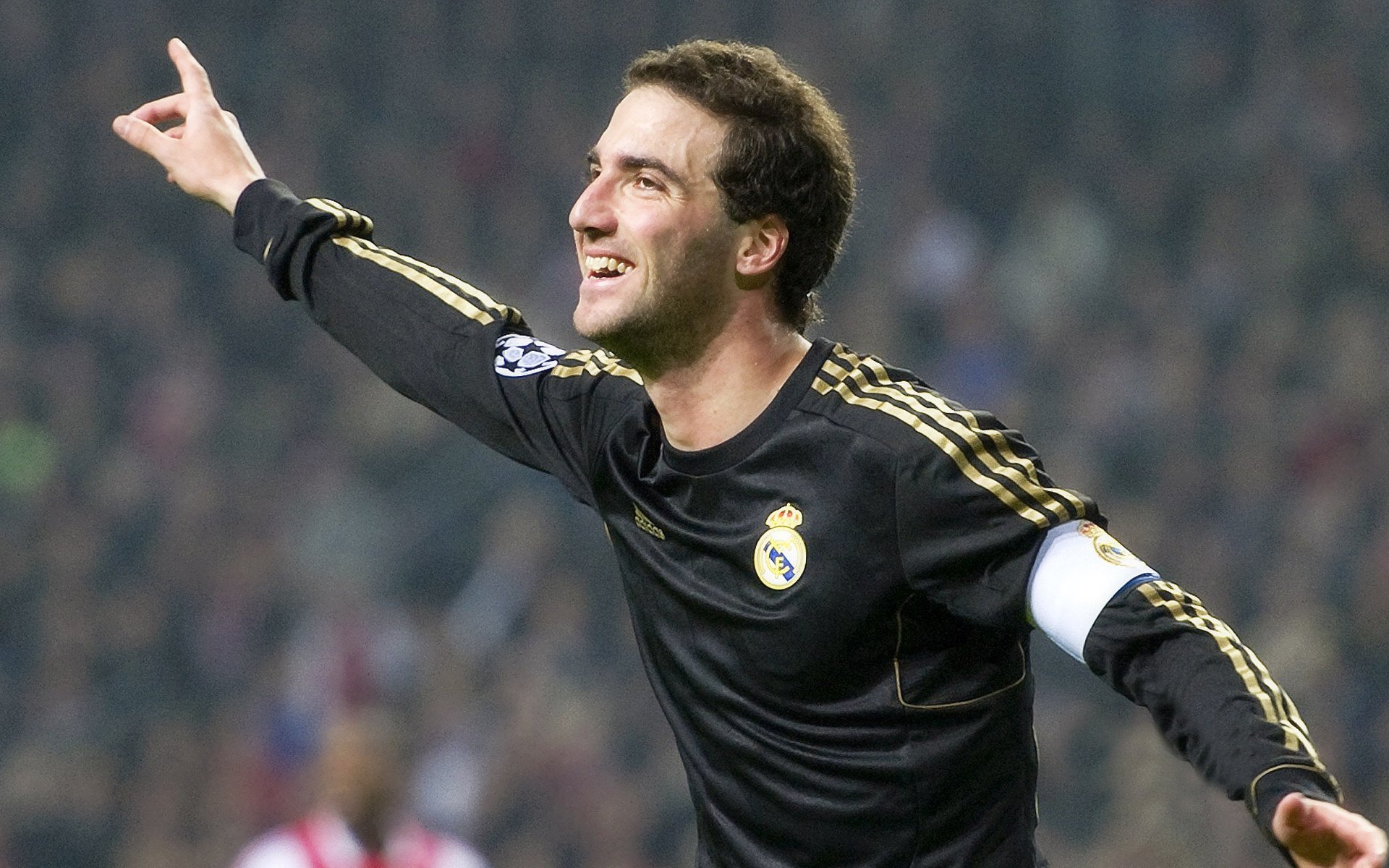 赛道与球场,双城记里的速度与激情